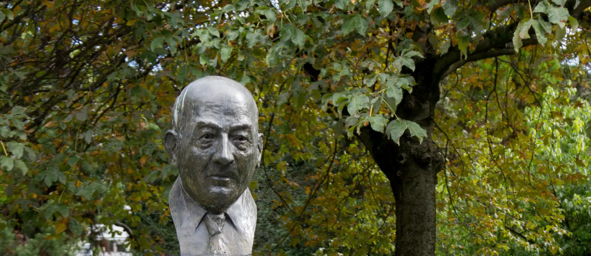 Büste von Robert Musil auf dem Cimetière des Rois.